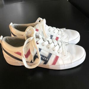 Tommy Hilfiger Low-Top Abstract Design Sneaker pema women leather sz 7 fits an 8